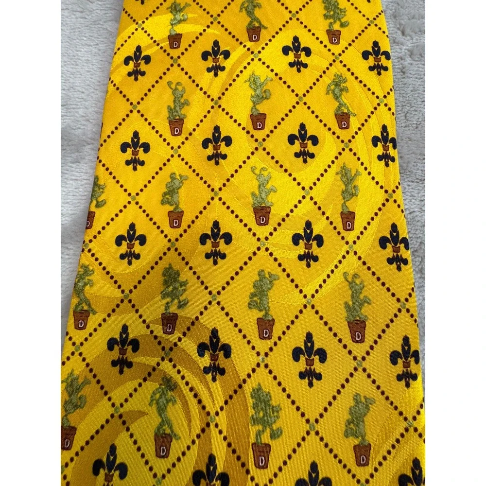 Disney World Yellow Pineapple Fleur de Lis Men's Necktie‎